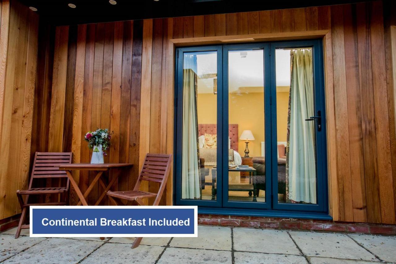 The Thomas Lord Hotel West Meon Bagian luar foto
