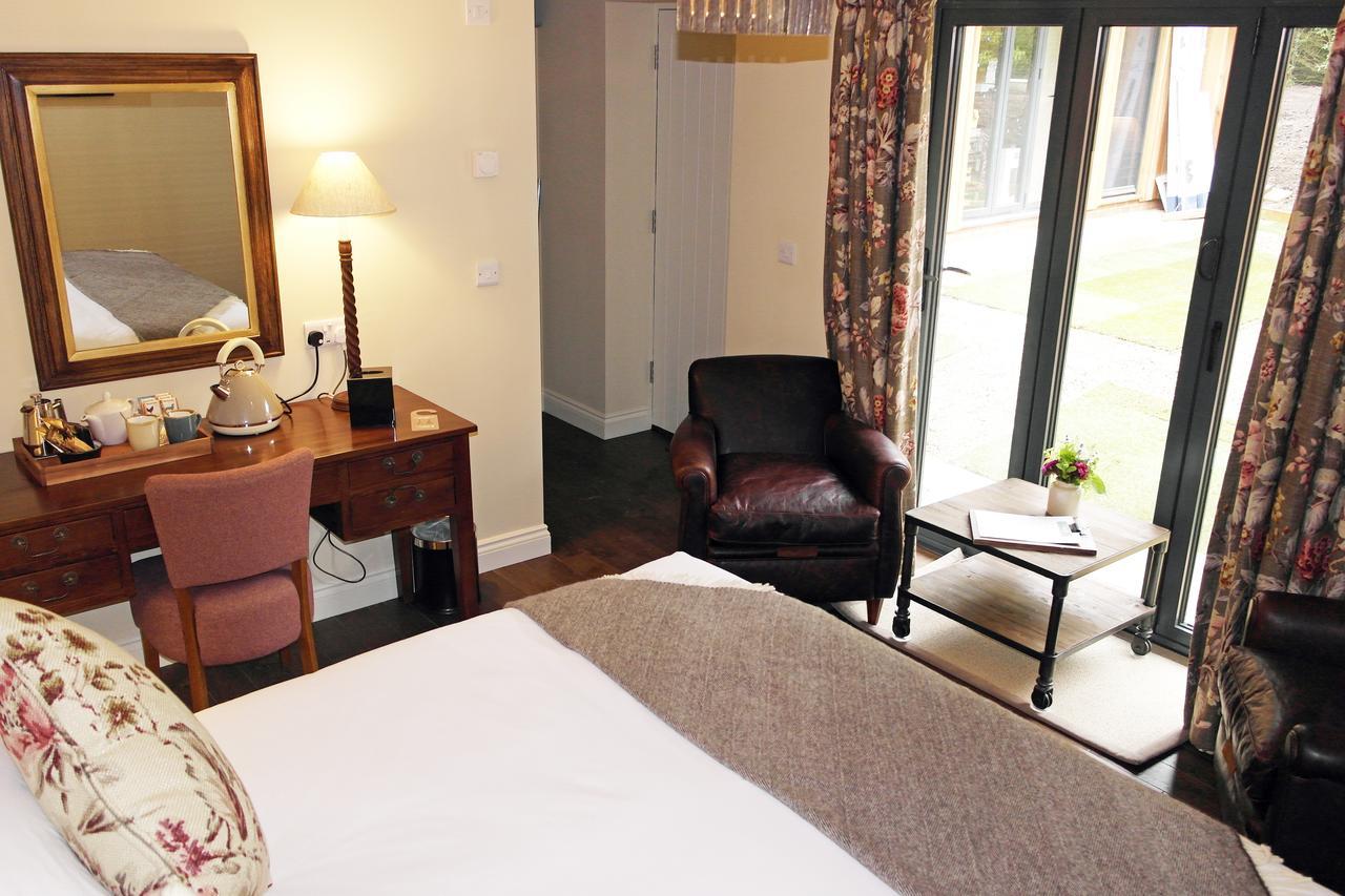 The Thomas Lord Hotel West Meon Bagian luar foto