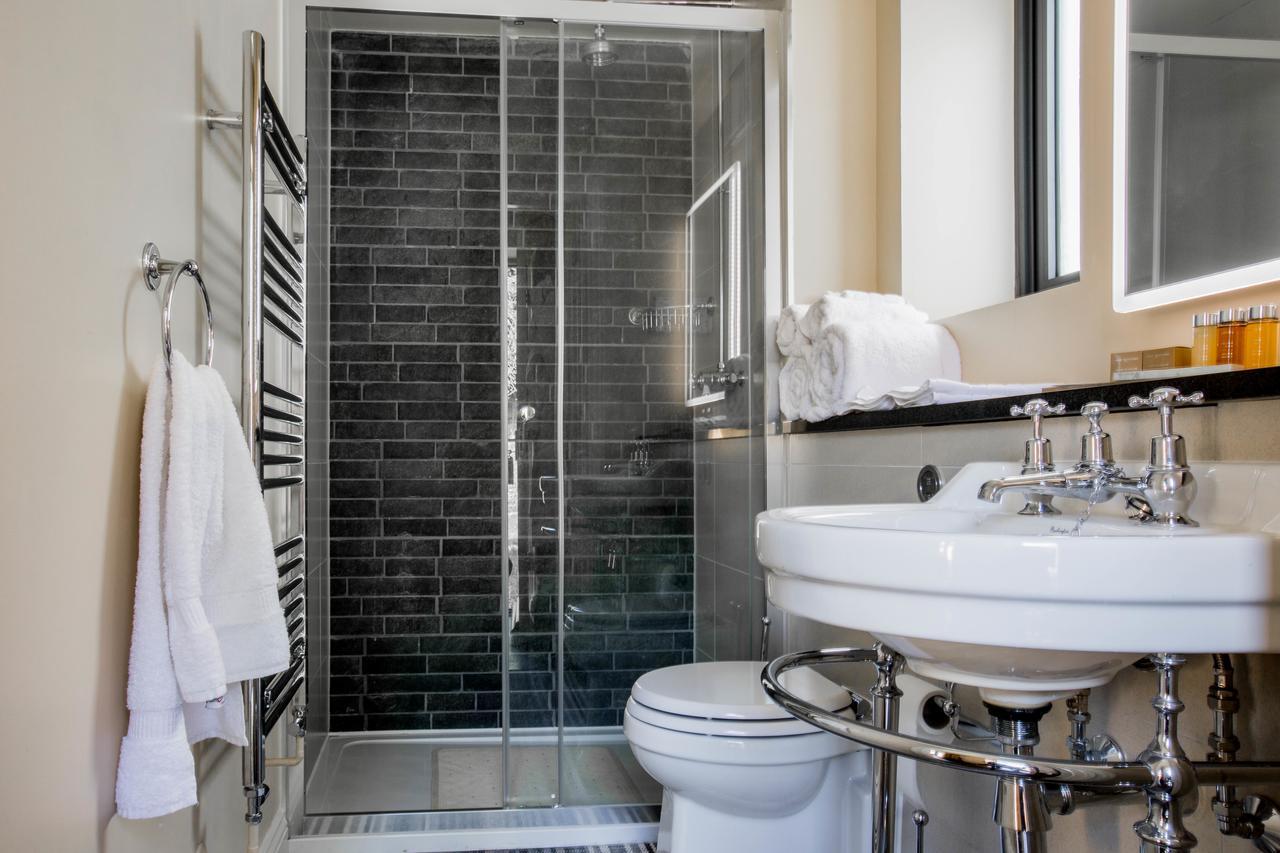 The Thomas Lord Hotel West Meon Bagian luar foto